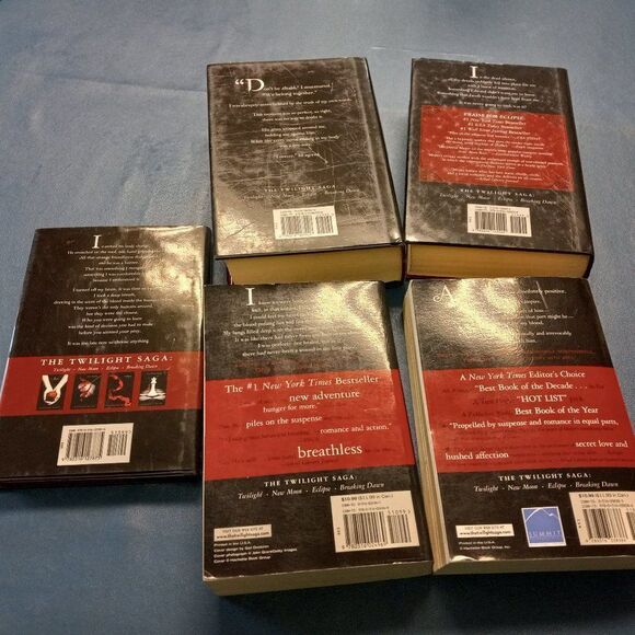 The Twilight Saga by Stephenie Meyer (5) books - Picture 2 of 3